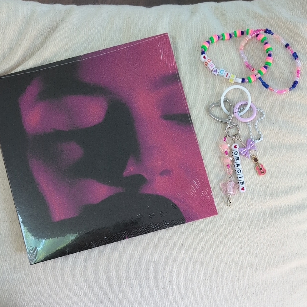 Gracie Abrams That's So True IMPORT 7" Vinyl Bundle With Keychain & Bracelets